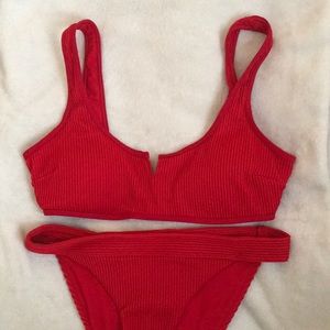 red hollister kini set